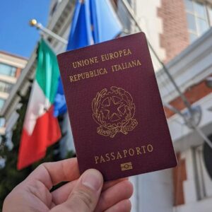 Buy Italian passport online - 在线购买意大利护照
